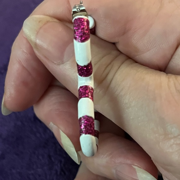🆕Heart earrings brightly colored in white and purple stripes. NIB. - Picture 10 of 13